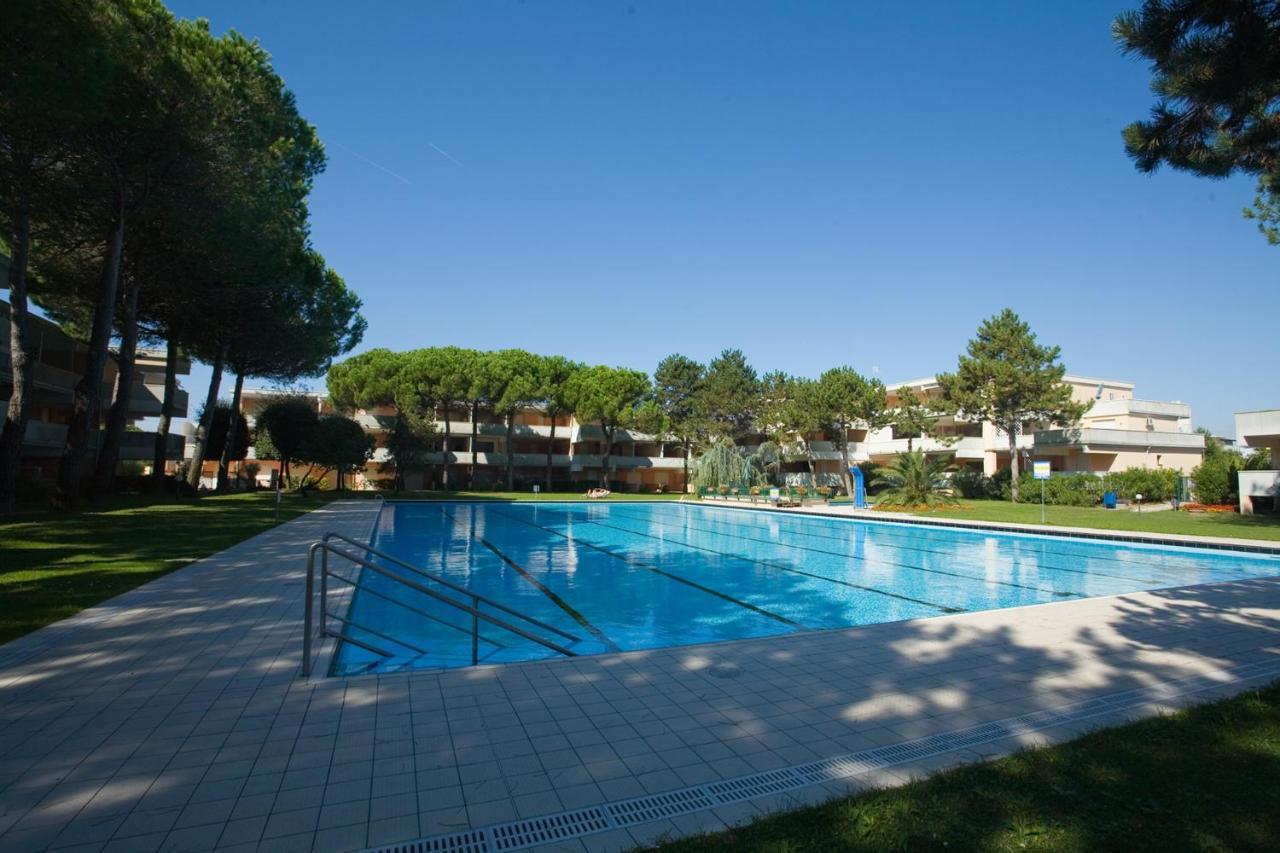 Solarium/Piscina Bibione Exterior foto