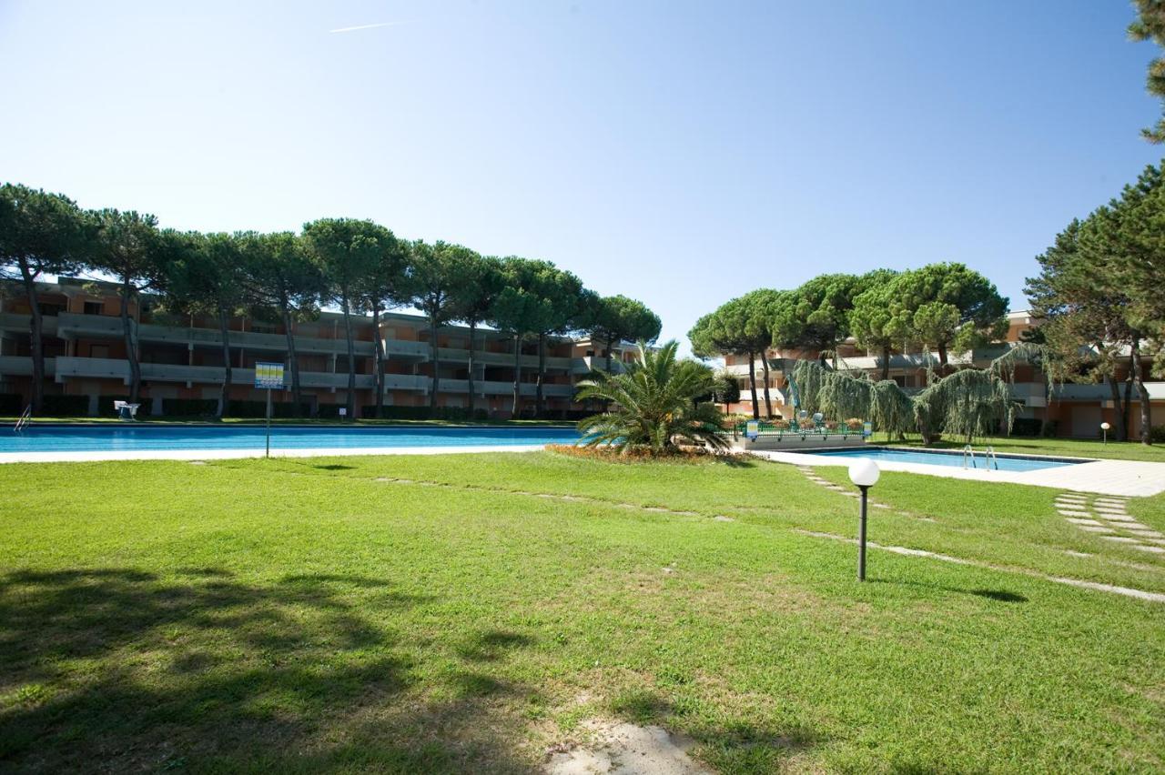 Solarium/Piscina Bibione Exterior foto