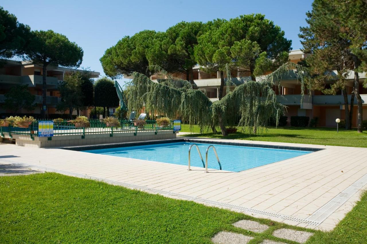 Solarium/Piscina Bibione Exterior foto